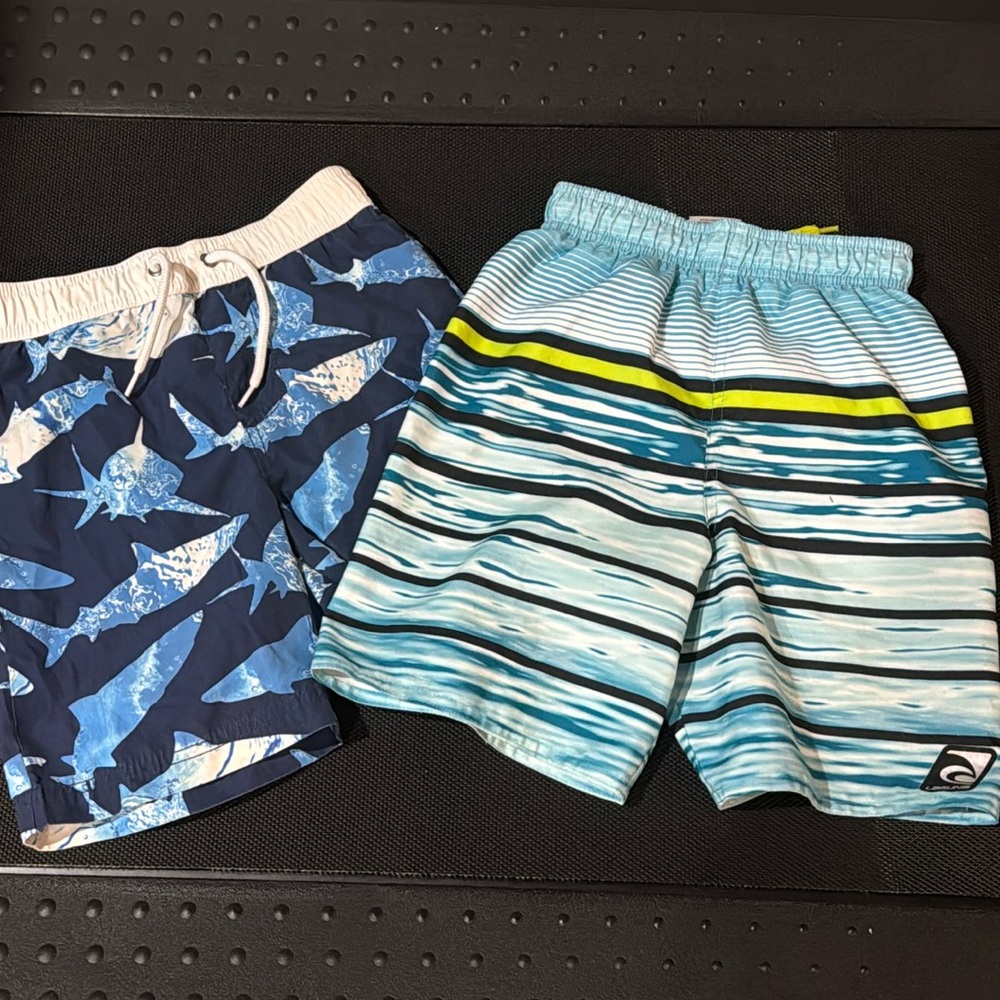 2 boys swim trunks